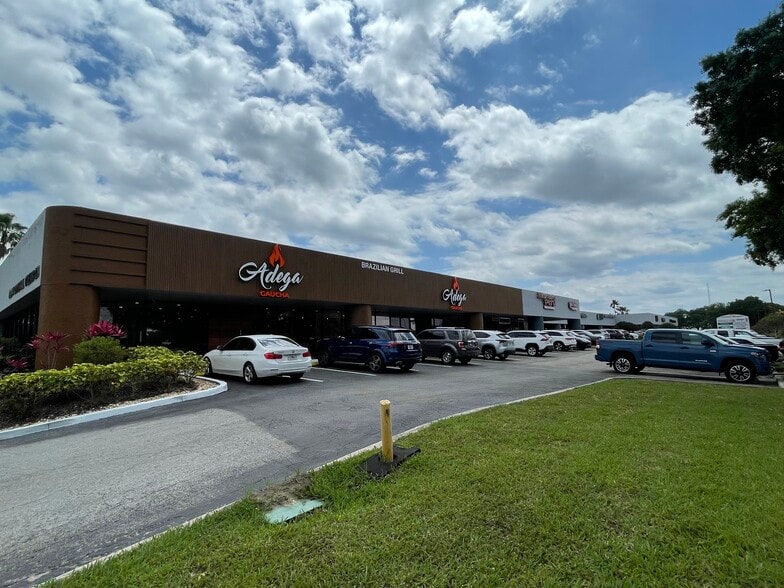 8204 Crystal Clear Ln, Orlando, FL for lease - Building Photo - Image 1 of 8