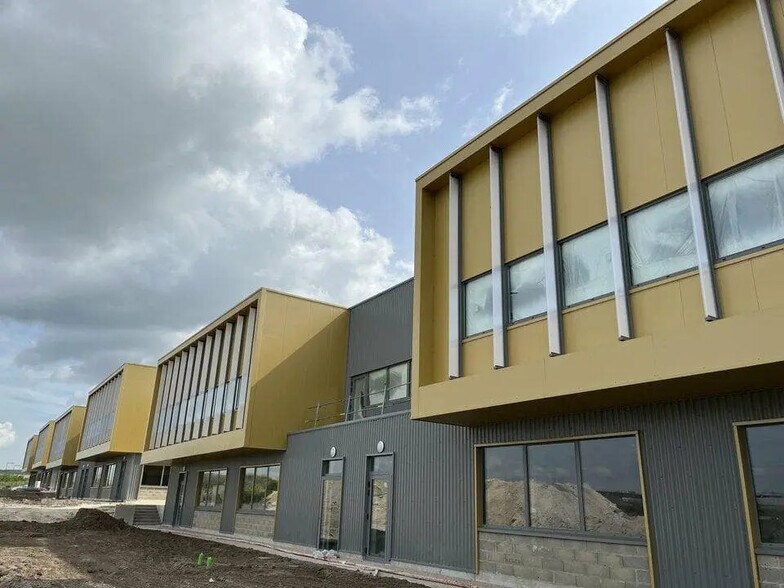 Flex dans Reims à louer - Photo du bâtiment - Image 3 de 8