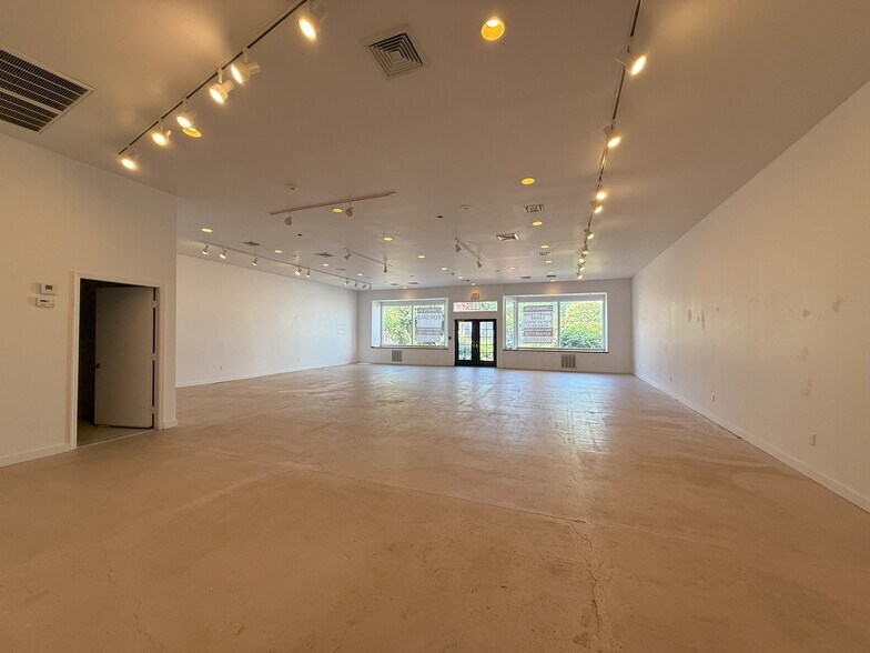 200 Main St, Greenport, NY à vendre - Photo du bâtiment - Image 3 de 15