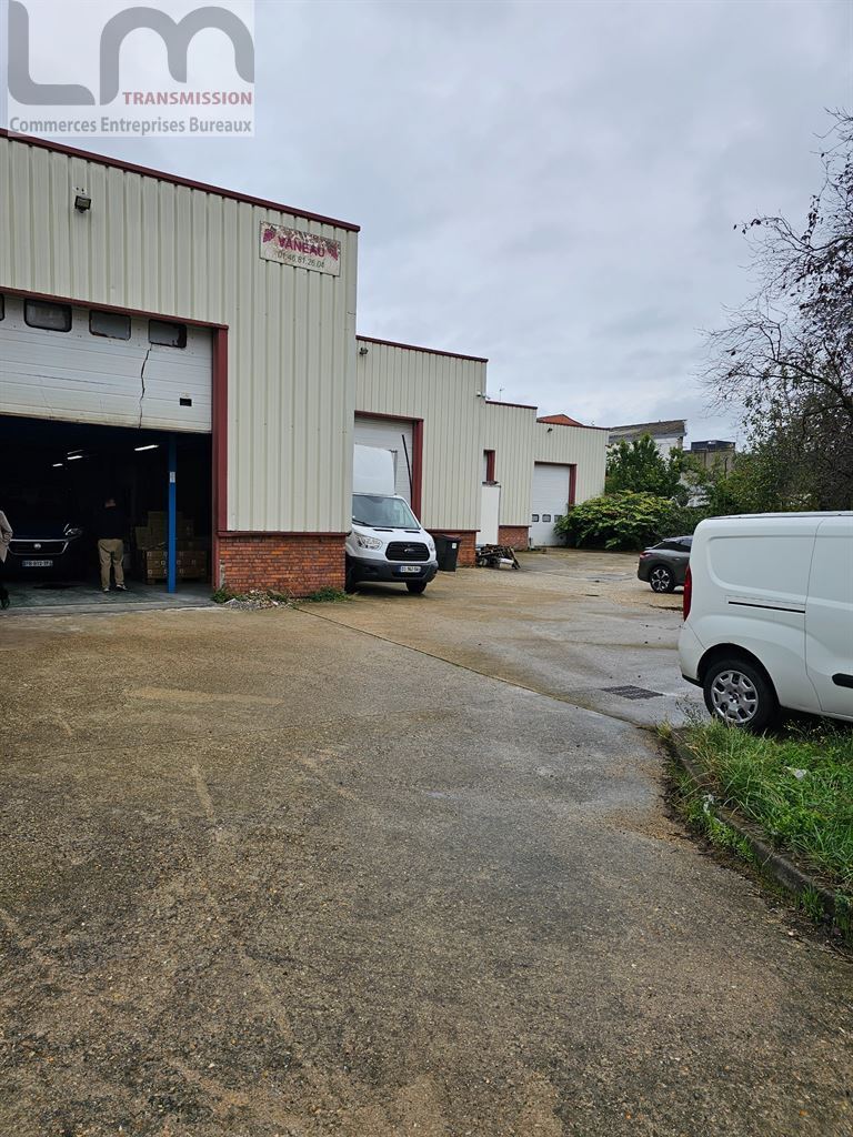 Industrial in Ivry-sur-Seine for sale Building Photo- Image 1 of 7