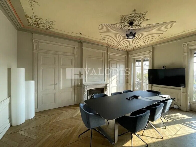 Office in Lyon for lease - Interior Photo - Image 2 of 8