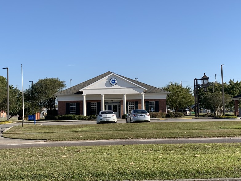 1001 Marchand Dr, Donaldsonville, LA for sale - Building Photo - Image 1 of 1