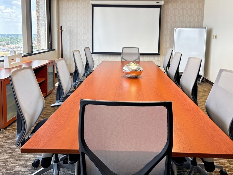 9330 Lyndon B Johnson Fwy, Dallas, TX à louer - Photo intérieure - Image 2 de 14