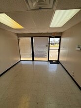 2601-2621 Aero Dr, Grand Prairie, TX for lease Interior Photo- Image 2 of 8
