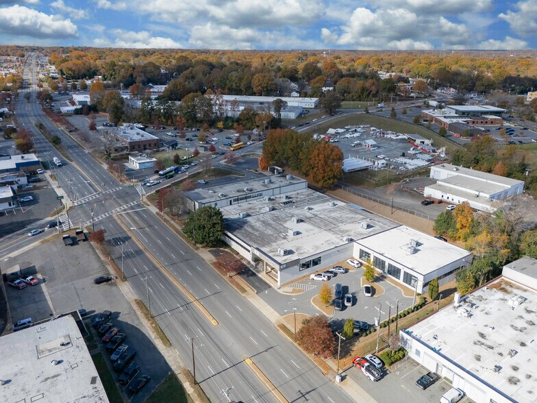 2122 Freedom Dr, Charlotte, NC à louer - Aérien - Image 3 de 3