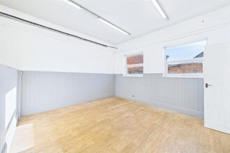 22-22B Old Church Rd, Clevedon à louer Photo intérieure- Image 1 de 3