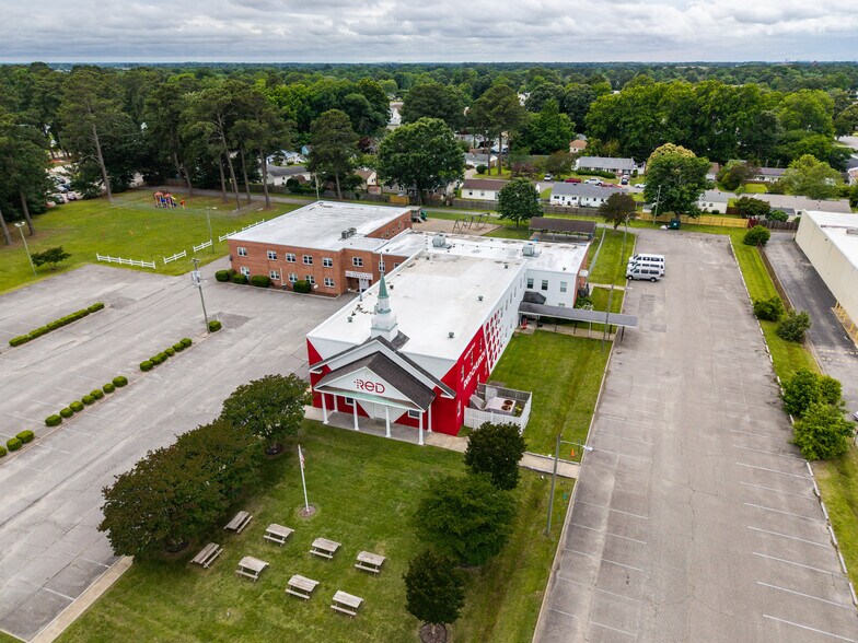 245 S Rosemont Rd, Virginia Beach, VA à vendre - Photo du bâtiment - Image 2 de 9