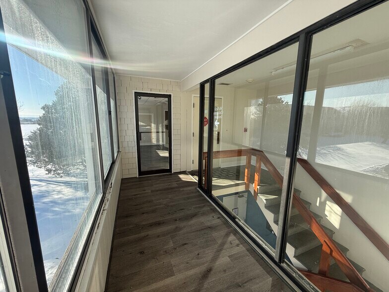 1272 W Main Rd, Middletown, RI à louer - Photo du bâtiment - Image 3 de 22
