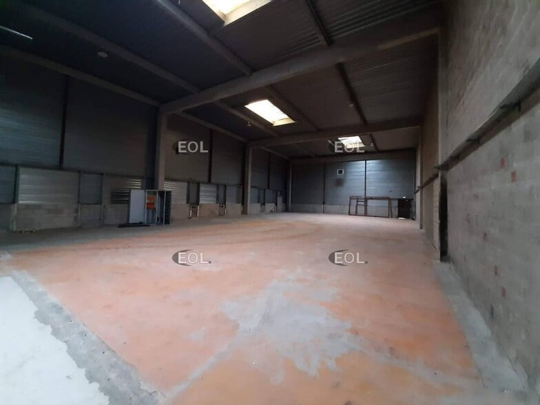 Industrial in Boissy Saint Leger for lease - Interior Photo - Image 3 of 10