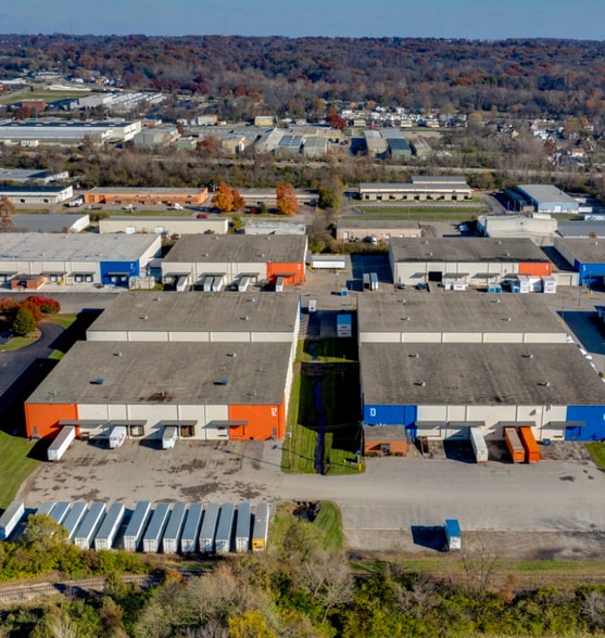 3023 E Kemper Rd, Cincinnati, OH à louer - Aérien - Image 2 de 11