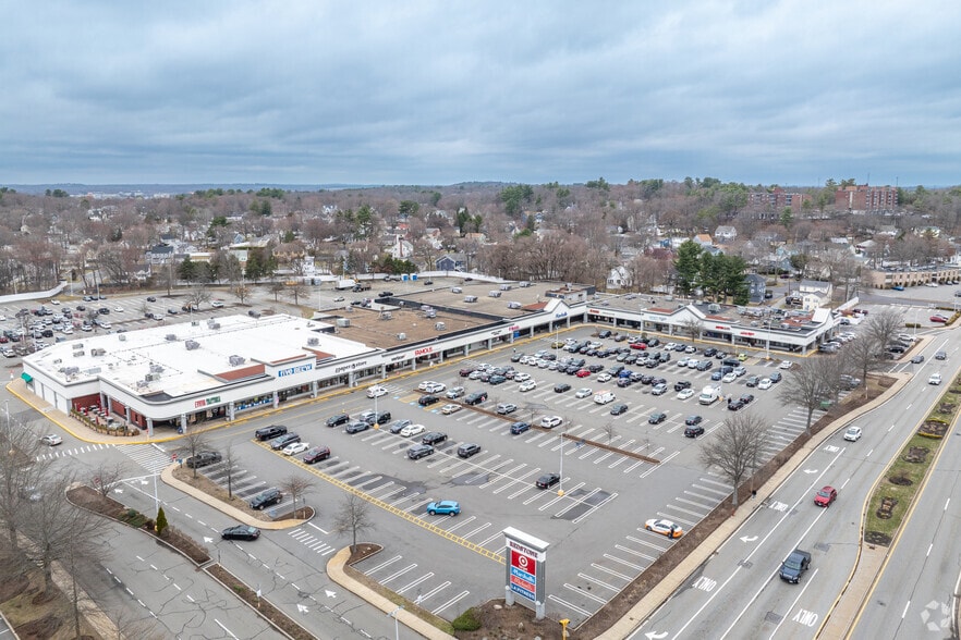 65-99 Main St, Stoneham, MA for lease - Building Photo - Image 3 of 4