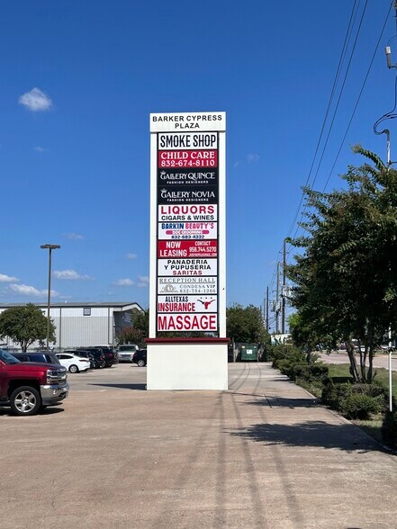 5203 Barker Cypress Rd, Houston, TX à louer - Photo du bâtiment - Image 3 de 4