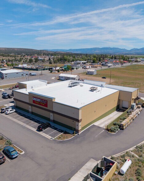 603 W 12th St, Alturas, CA à vendre - Photo du bâtiment - Image 2 de 2