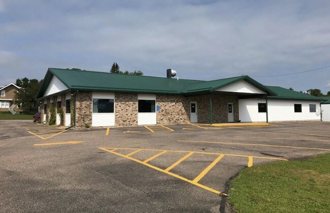 Plus de détails pour 201 E Nokomis St, Osakis, MN - Commerce de détail à vendre