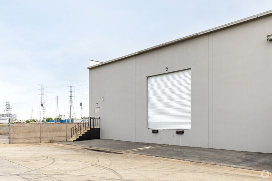 1547 S State College Blvd, Anaheim, CA à louer - Photo du bâtiment - Image 3 de 5
