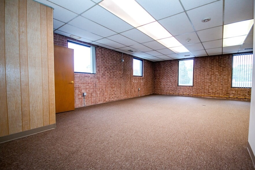 1300 Jefferson Blvd, Warwick, RI for lease - Building Photo - Image 3 of 11
