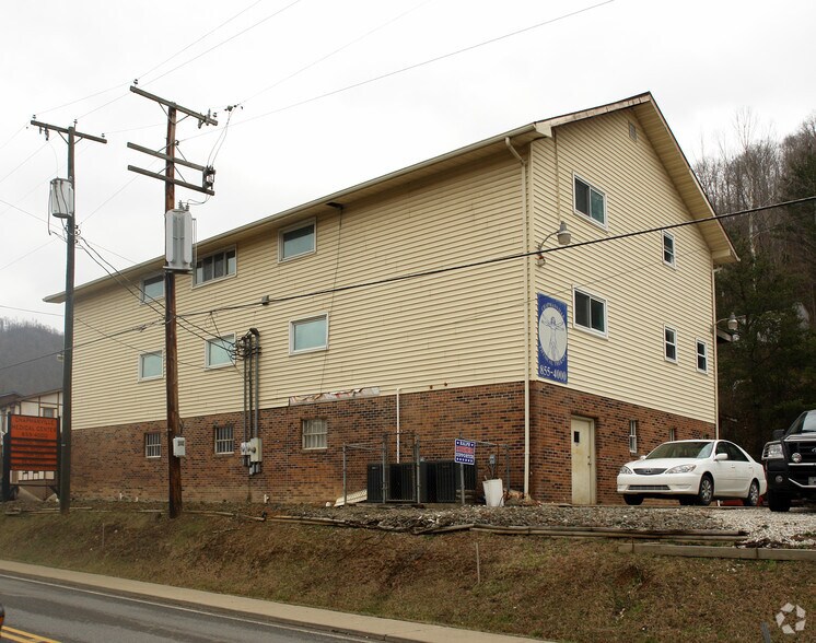 384 Main St, Chapmanville, WV à vendre - Photo du bâtiment - Image 2 de 21