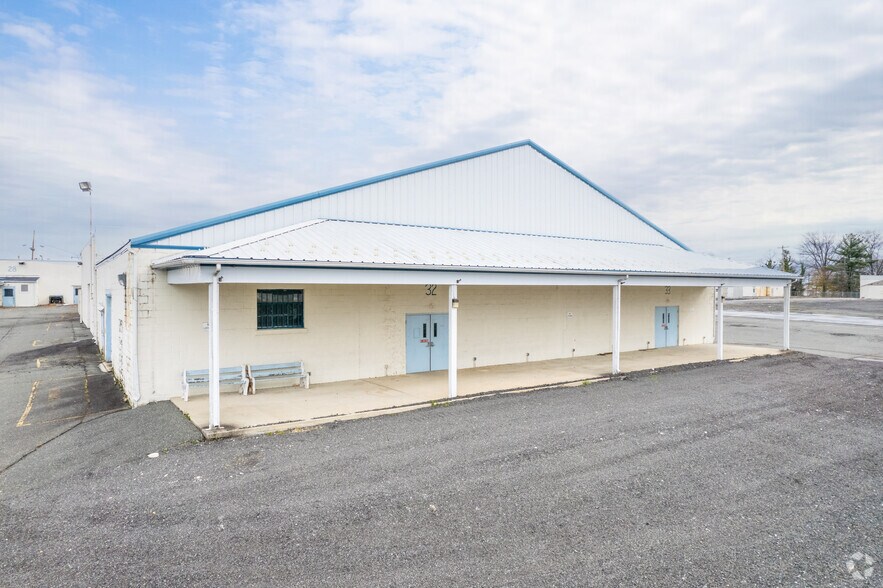 1100 E Philadelphia Ave, Gilbertsville, PA à louer - Photo du bâtiment - Image 2 de 6