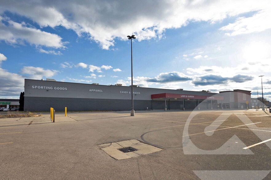 340 E Edgewood Blvd, Lansing, MI for lease - Building Photo - Image 1 of 12