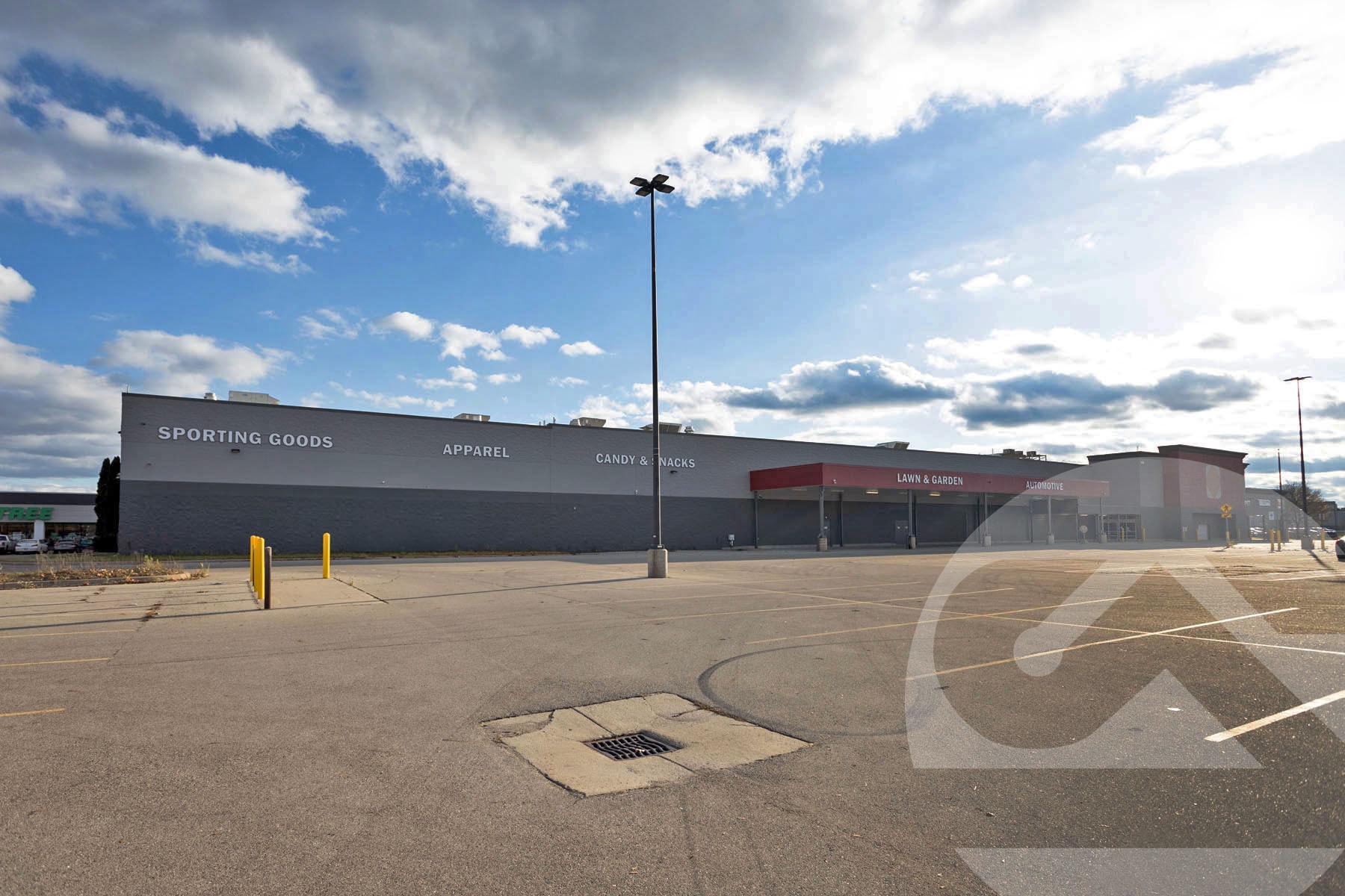 340 E Edgewood Blvd, Lansing, MI for lease Building Photo- Image 1 of 13