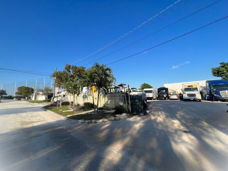 16951 NW 4th Ave, Miami Gardens, FL à vendre - Photo du bâtiment - Image 3 de 4