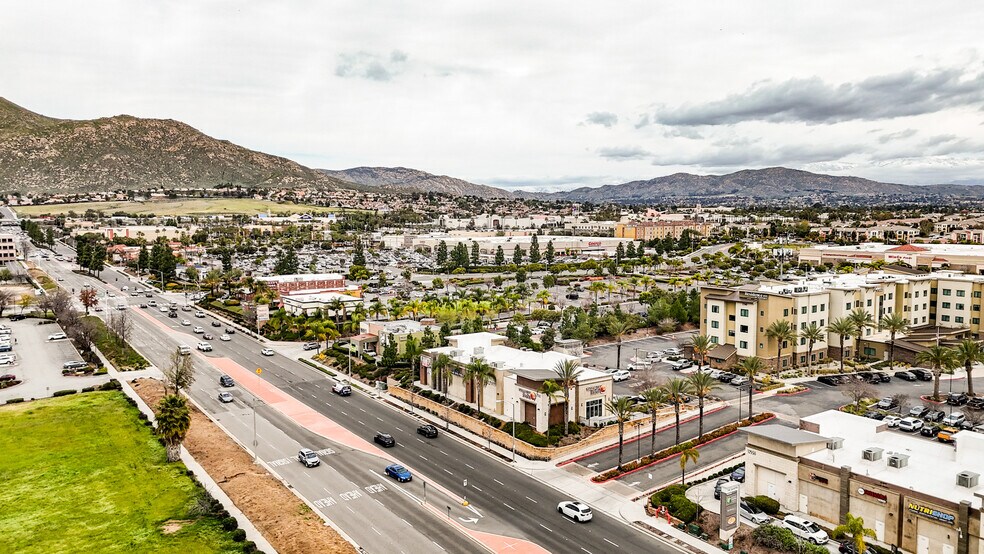 12930 Day St, Moreno Valley, CA à louer - Photo du bâtiment - Image 3 de 12