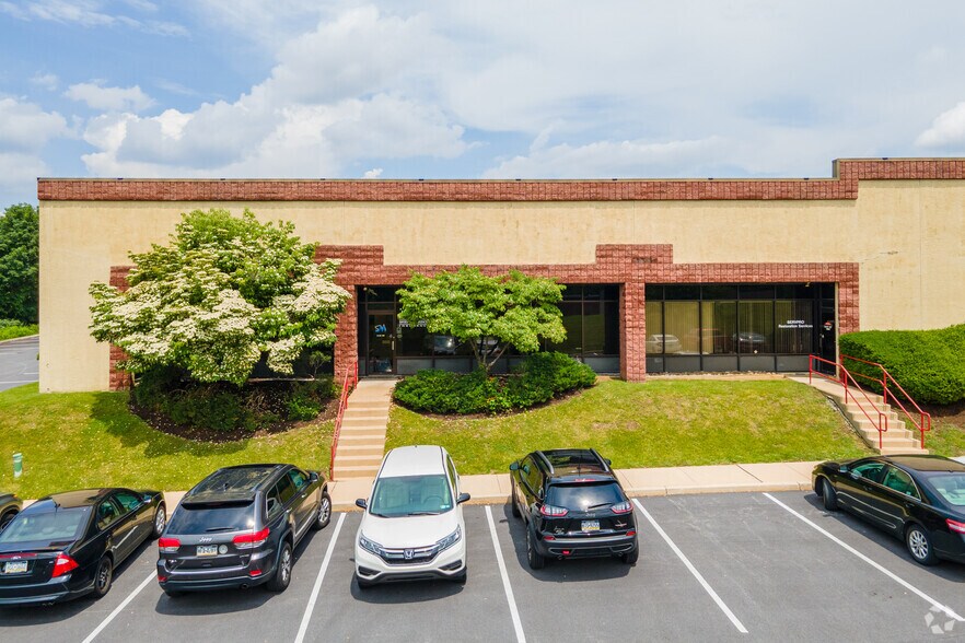 602 Jeffers Cir, Exton, PA à vendre - Photo du bâtiment - Image 2 de 10