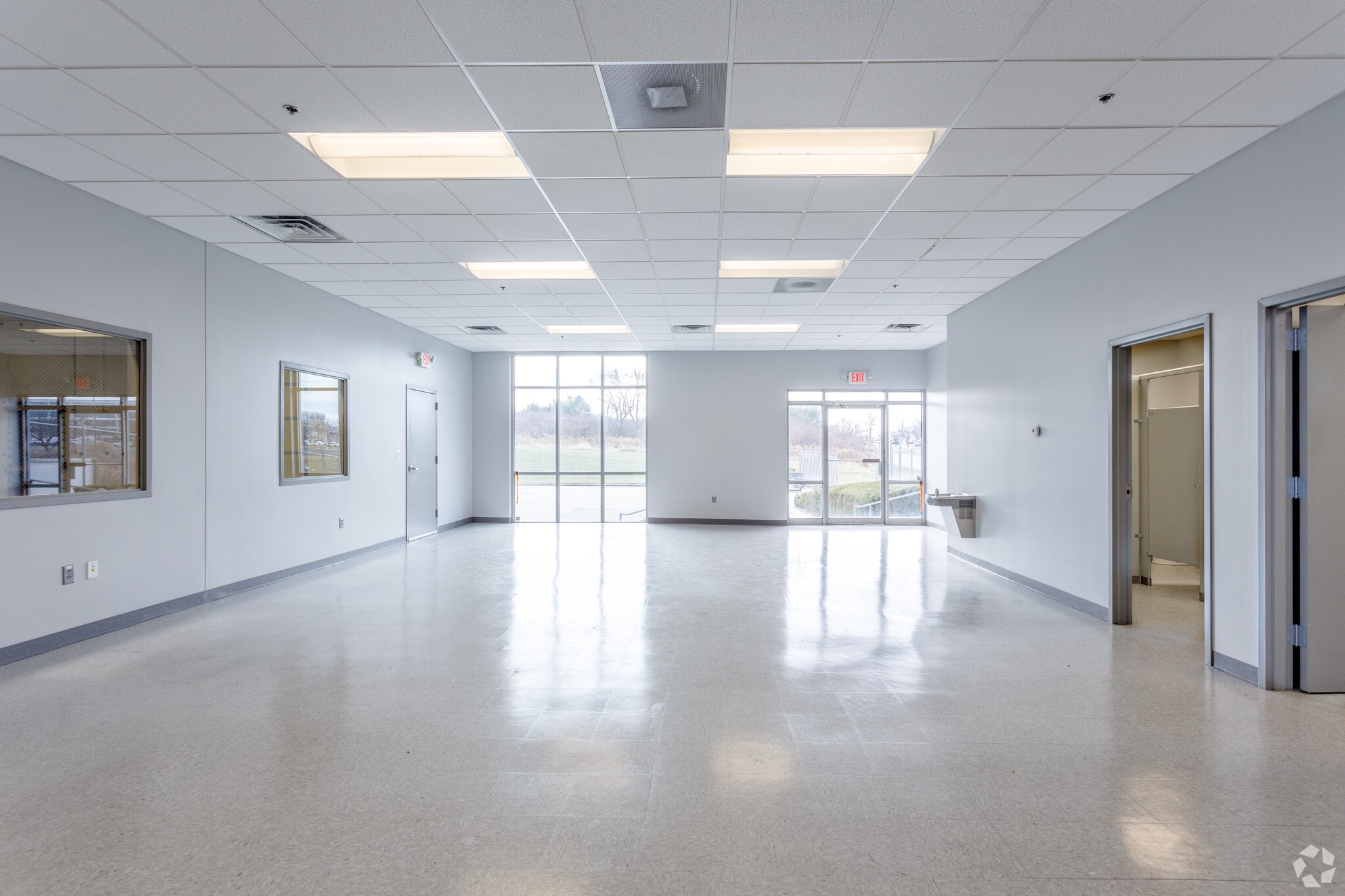 11651 NW Ambassador Dr, Kansas City, MO for lease Interior Photo- Image 1 of 4