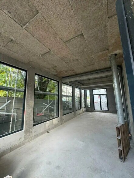 Retail in Montreuil for sale - Interior Photo - Image 3 of 8