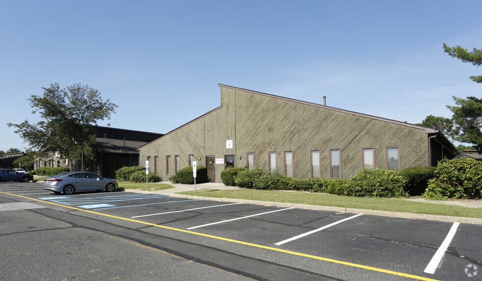 35 Beaverson Blvd, Brick, NJ à louer - Photo du bâtiment - Image 2 de 4