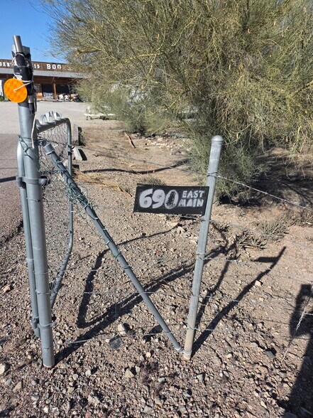690 E Main St, Quartzsite, AZ à vendre - Photo du bâtiment - Image 2 de 14