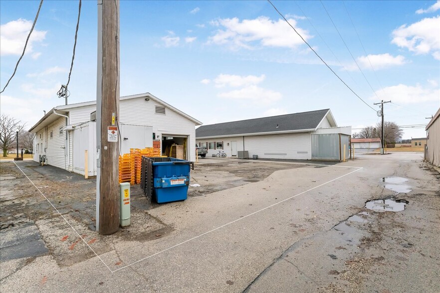 118 Main St, Luxemburg, WI à vendre - Photo du bâtiment - Image 2 de 29