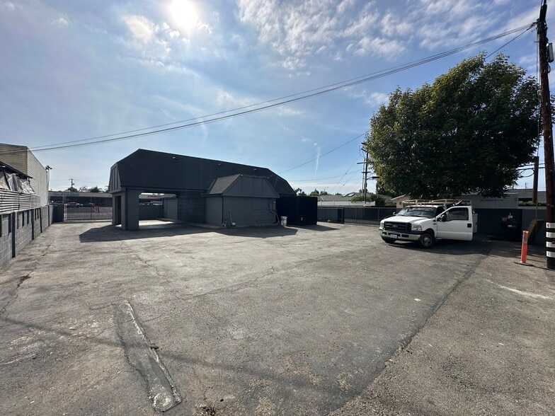 840 W 19th St, Costa Mesa, CA for lease - Building Photo - Image 2 of 2