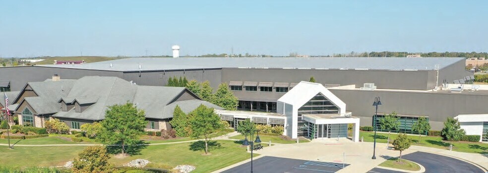 12420 Stonebridge Rd, Roanoke, IN à vendre - Photo du bâtiment - Image 2 de 11