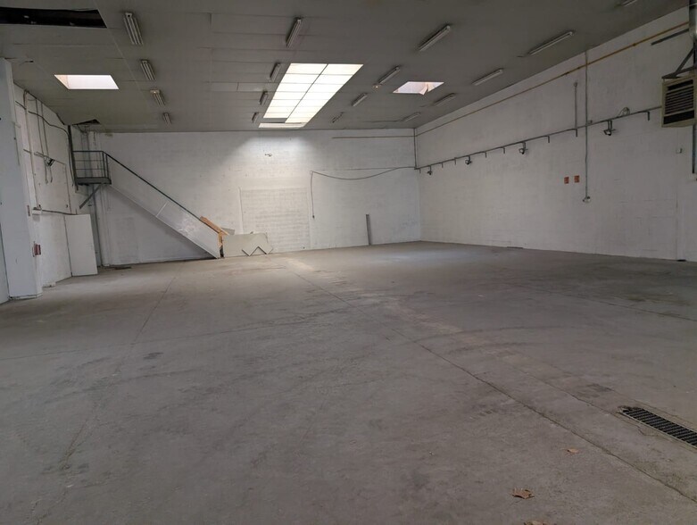 30 Avenue De Rome, Vitrolles for lease - Building Photo - Image 2 of 8