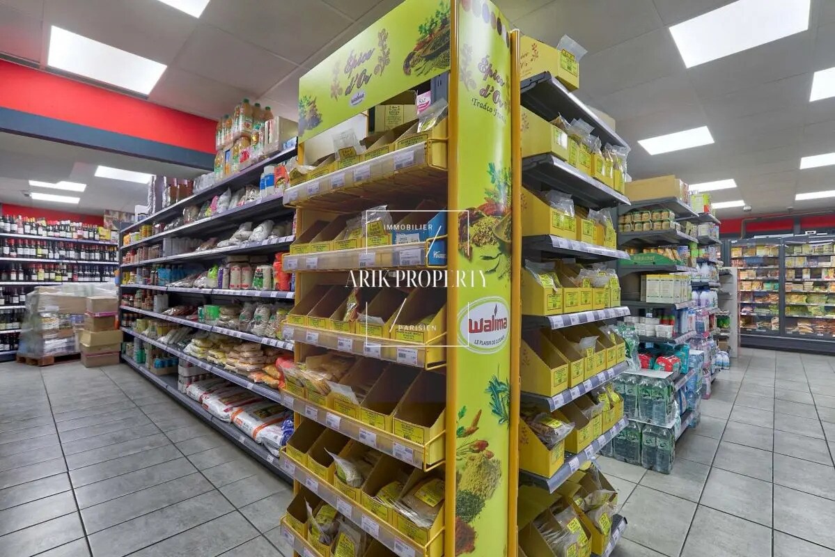 Retail in Montreuil for sale Building Photo- Image 1 of 4