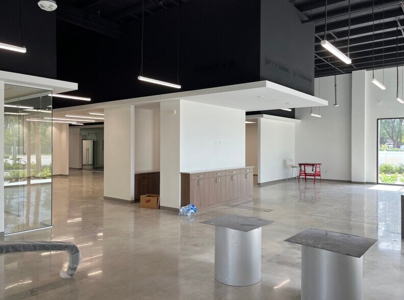 3705 W Commercial Blvd, Fort Lauderdale, FL à vendre - Photo du bâtiment - Image 2 de 9