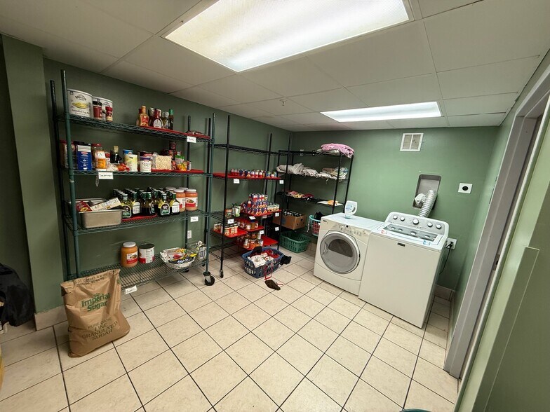 805 E Fee Ave, Melbourne, FL à vendre - Photo intérieure - Image 2 de 12