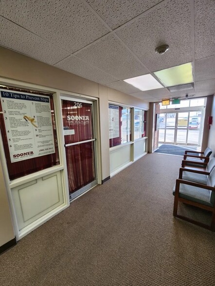 330 S 5th St, Enid, OK à louer - Photo intérieure - Image 3 de 5