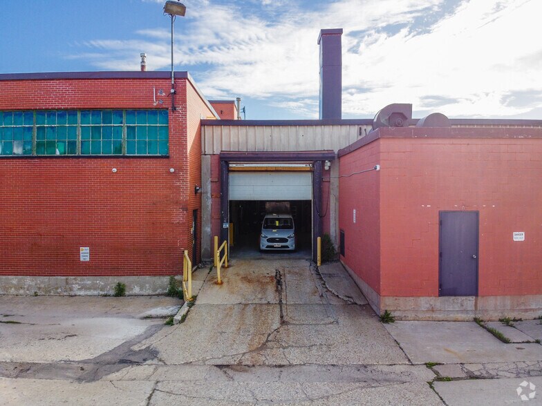 136 Ottawa St S, Kitchener, ON à louer - Photo du bâtiment - Image 2 de 6