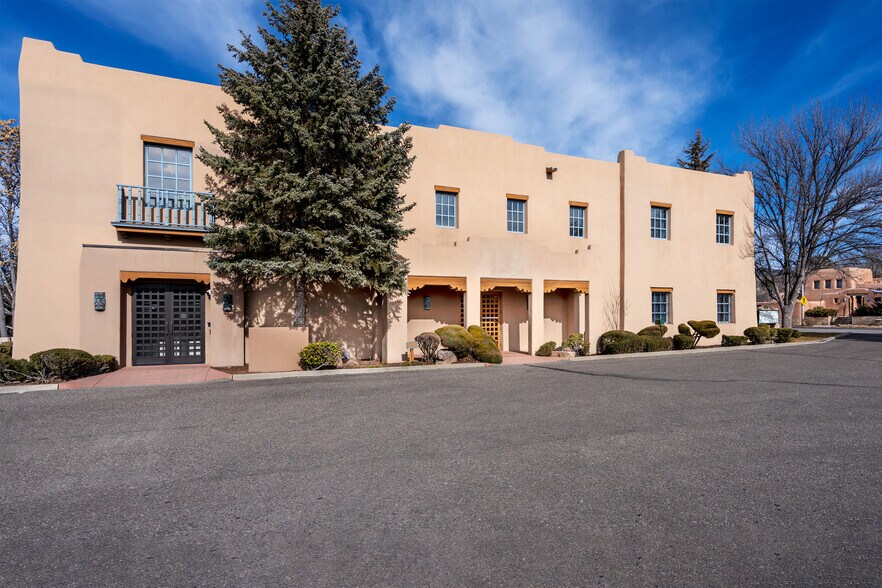 1048 Paseo De Peralta, Santa Fe, NM for sale - Building Photo - Image 2 of 18