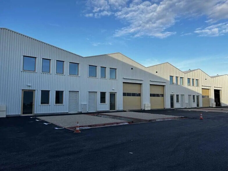 22 Rue Marius Grosso, Vaulx-en-Velin à louer - Photo du bâtiment - Image 2 de 17