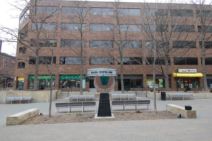 125 S Dubuque St, Iowa City, IA for lease - Building Photo - Image 2 of 4