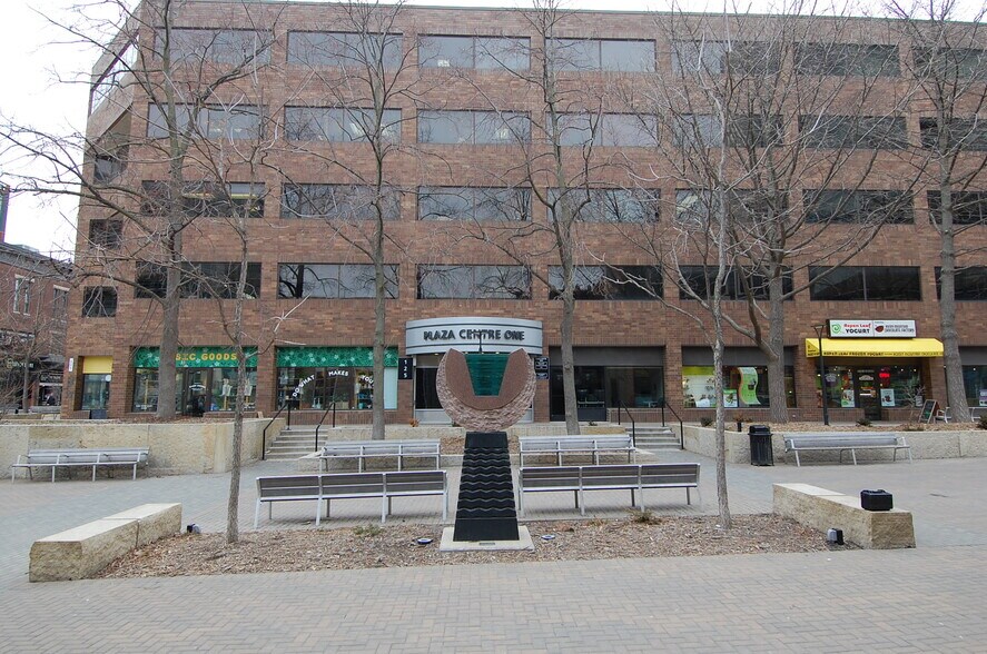 125 S Dubuque St, Iowa City, IA à louer - Photo du bâtiment - Image 2 de 4