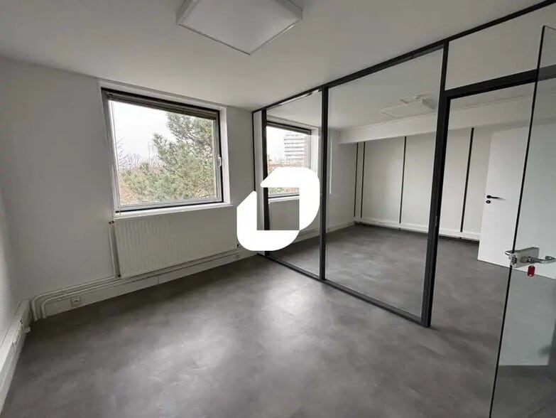 Bureau dans Évry-Courcouronnes à vendre - Photo intérieure - Image 1 de 13