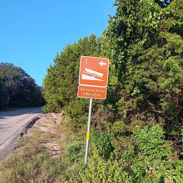 1390 O C Trout Dr. dr, Canyon Lake, TX à vendre - Photo du bâtiment - Image 3 de 3