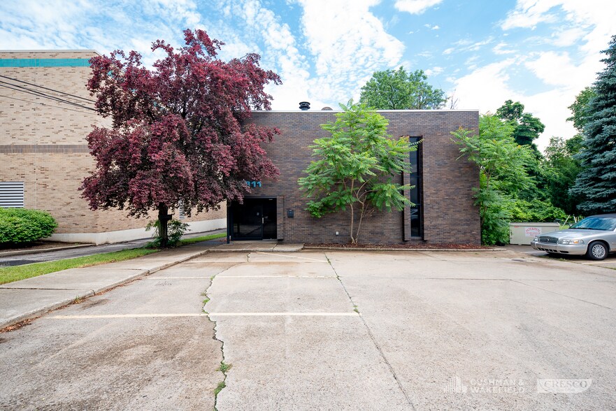 7311 Valley View Dr, Independence, OH à louer - Photo du bâtiment - Image 1 de 7