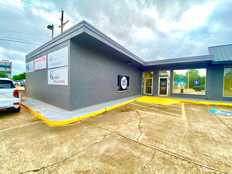 3625-3695 Calder Ave, Beaumont, TX à louer - Photo du bâtiment - Image 2 de 8