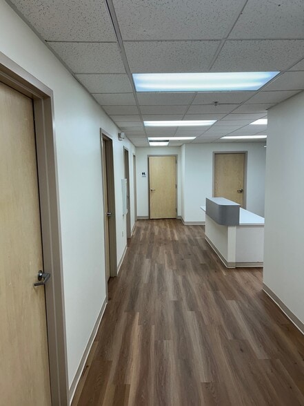 2011 E Houston St, San Antonio, TX for lease - Building Photo - Image 3 of 15