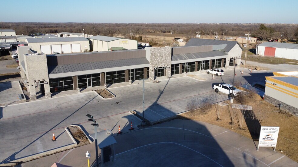 520 Topeka Ave, Justin, TX à louer - Photo du bâtiment - Image 1 de 4